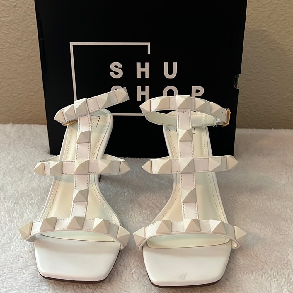 KILEY STUDDED SQUARE TOE KITTEN HEEL - WHITE